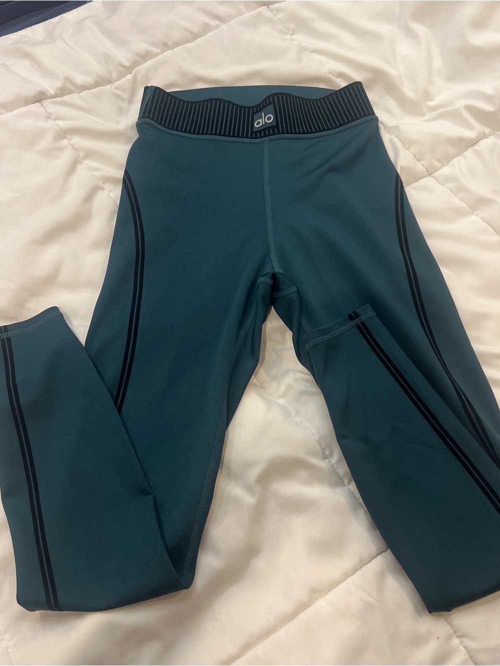 Alo Yoga Green Airlift Line Up Leggings